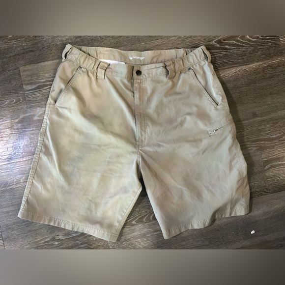 Wrangler ATG men’s harbor Shorts, size 40 - Picture 3 of 3